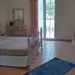 Ξενοδοχείο με διαμερίσματα Elaias Gi 4*