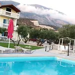 Elaias Gi 4*