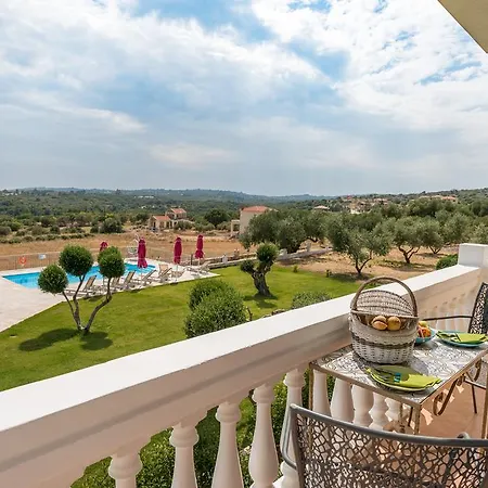 Elaias Gi Lejlighedshotel 4*